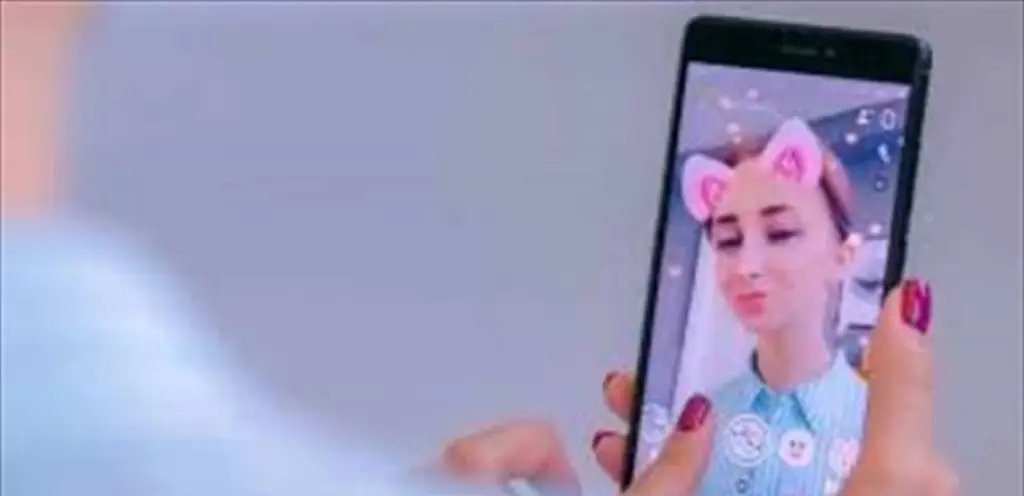 أدوات قاتلة بين يديكم ... احذروا فلاتر التجميل!