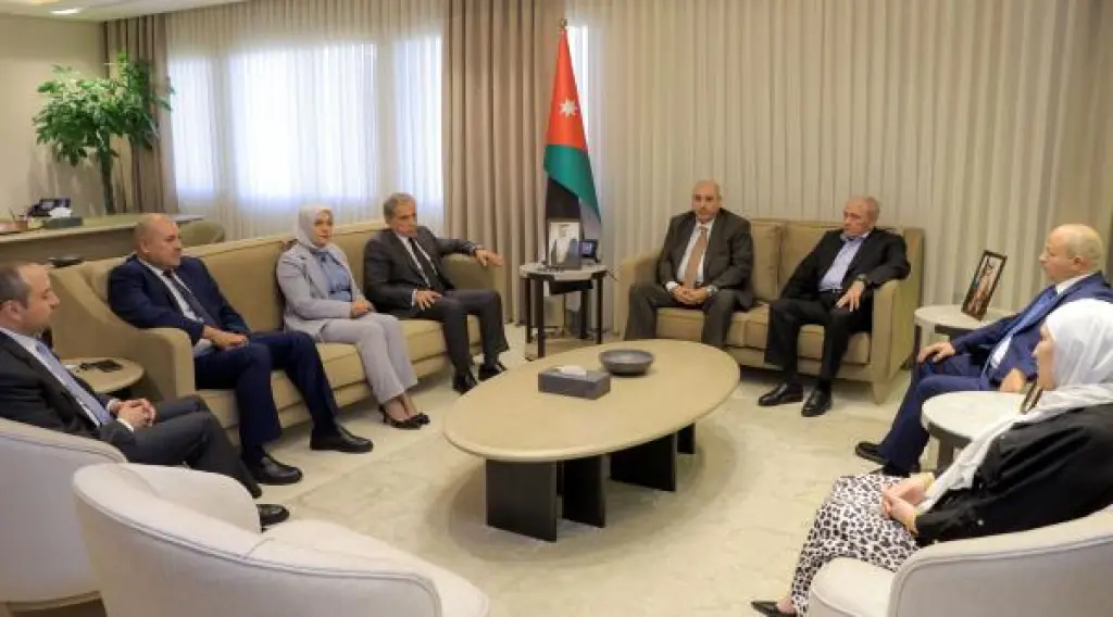 القاضي وحسان يؤكدان أهمية التعاون بين الحكومة والنواب