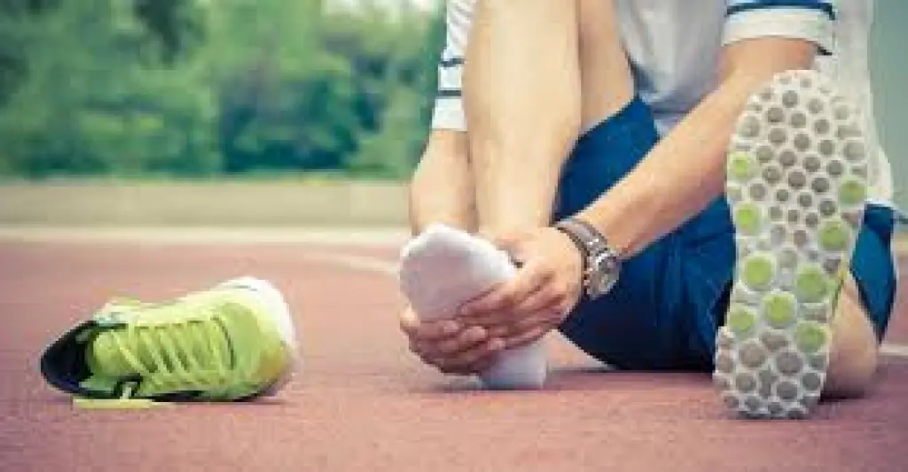 ‫ما أسباب تشنجات القدم؟