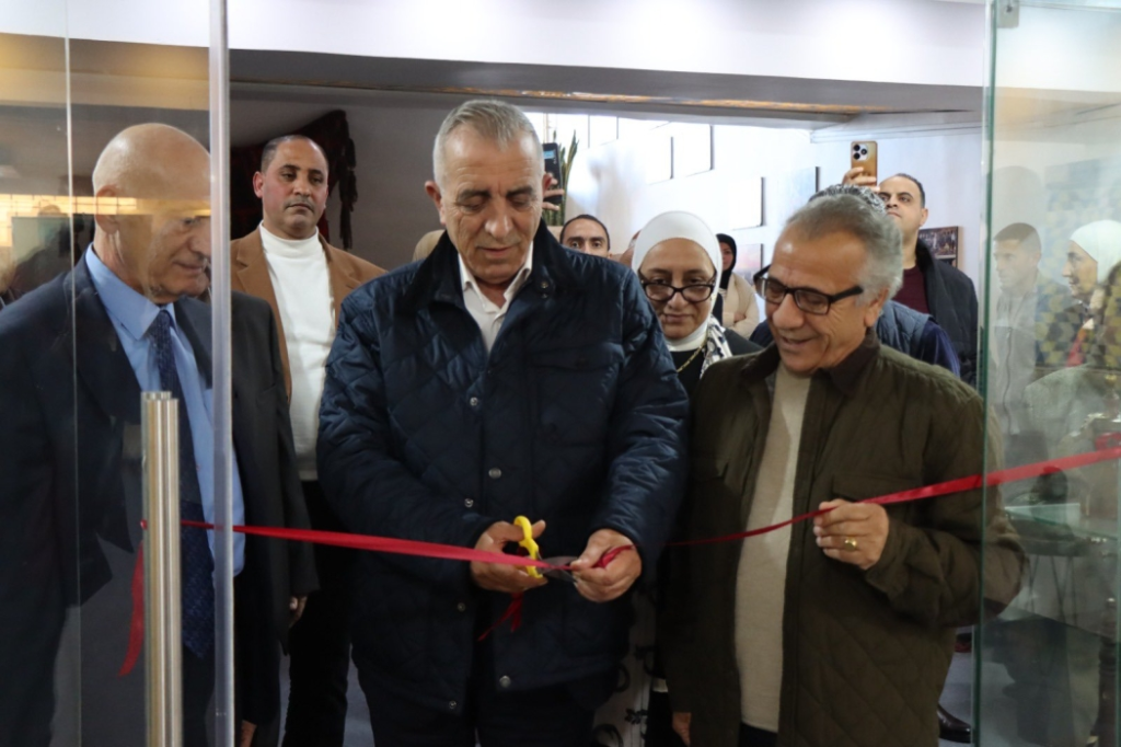 الرواشدة يفتتح معرض  أرواح أُخرى  للفنان التشكيلي عماد مدانات في الكرك ( صور )