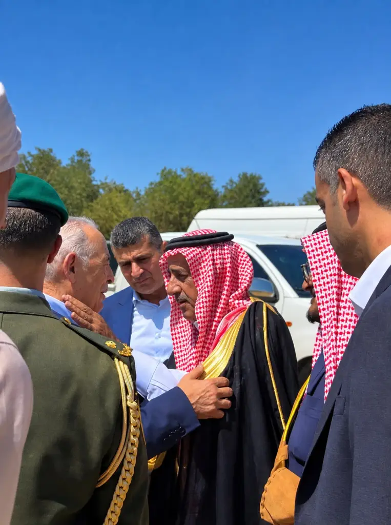 العيسوي  ينقل تعازي باسم جلالة  الملك  وولي  العهد  بوفاة  شقيق  الشيخ سلامة  الموسه