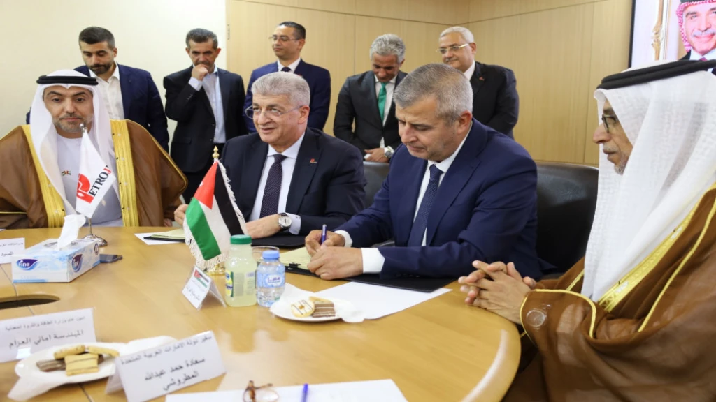 وزير الطاقة يوقّع عقود تنفيذ خطوط تزويد الموقر والروضة الصناعيتين بالغاز الطبيعي