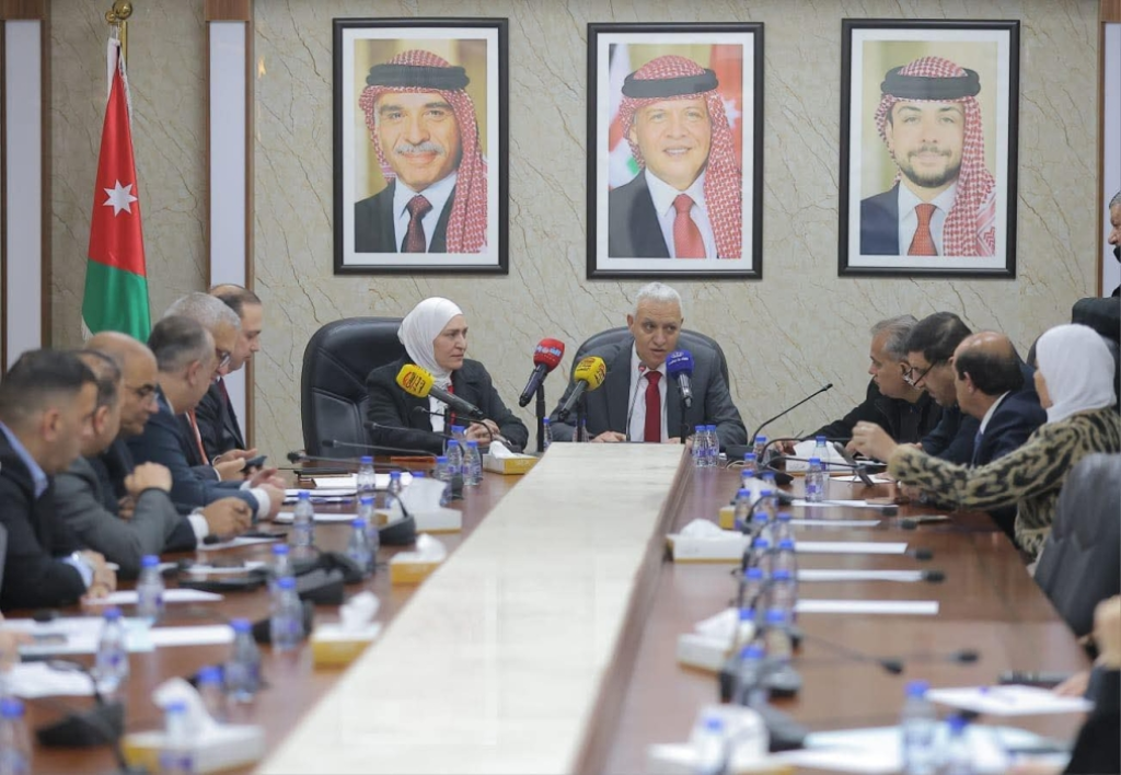 اجتماع يناقش تعزيز التنسيق بين الاتصال الحكومي وهيئة الإعلام ونقابة الصحفيين