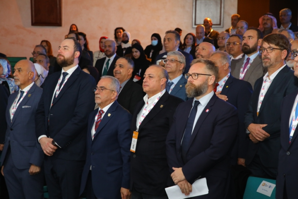 بالصور .. حفل افتتاح وفعاليات اليوم الأول لقمة  التايمز 2025 في عمان الاهلية