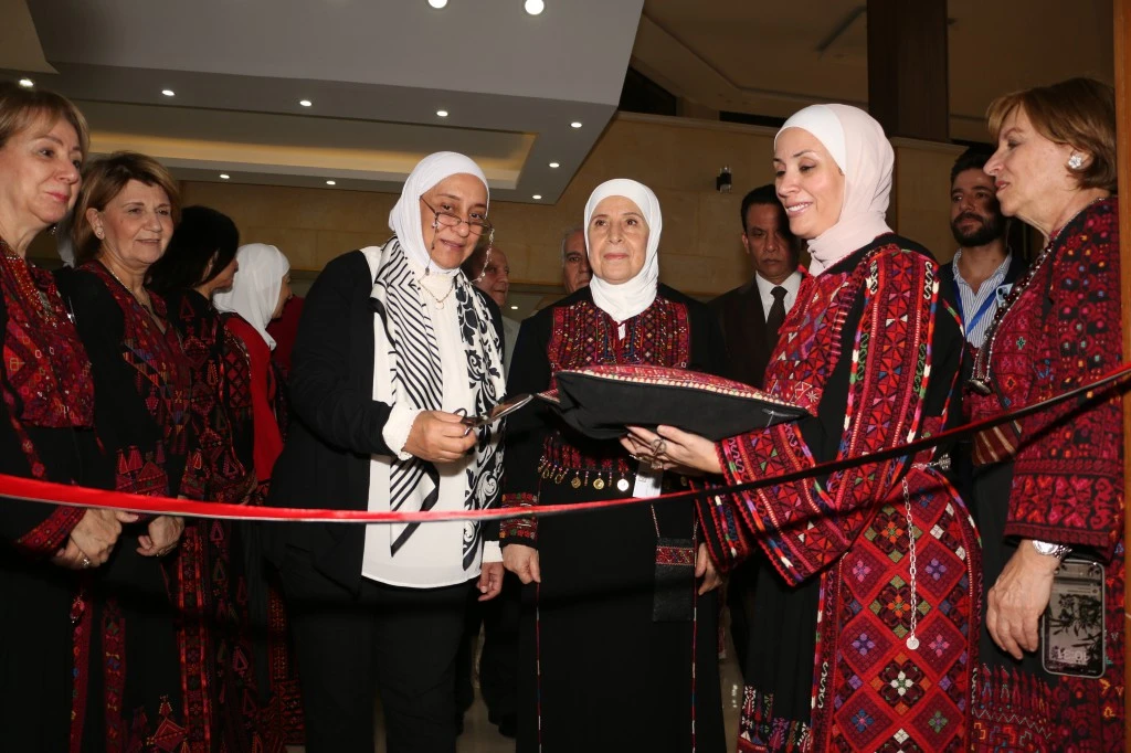 افتتاح معرض مركز التراث الفلسطيني الخامس عشر