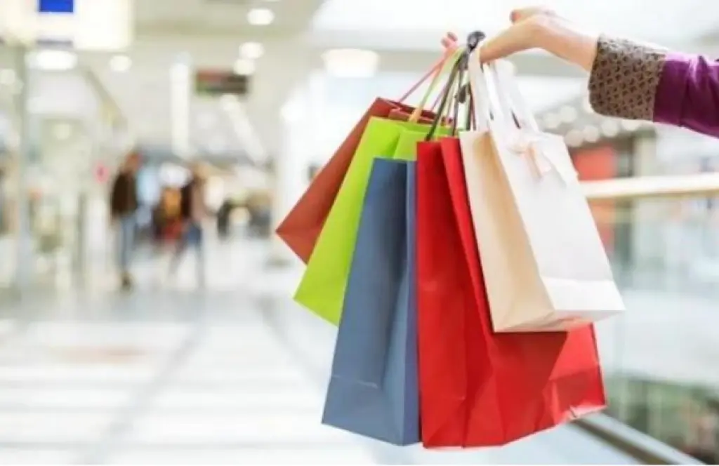 إعلان: طرود ملابس العيد تشهد اضطراباً في التوريد والسوق المحلي آمن