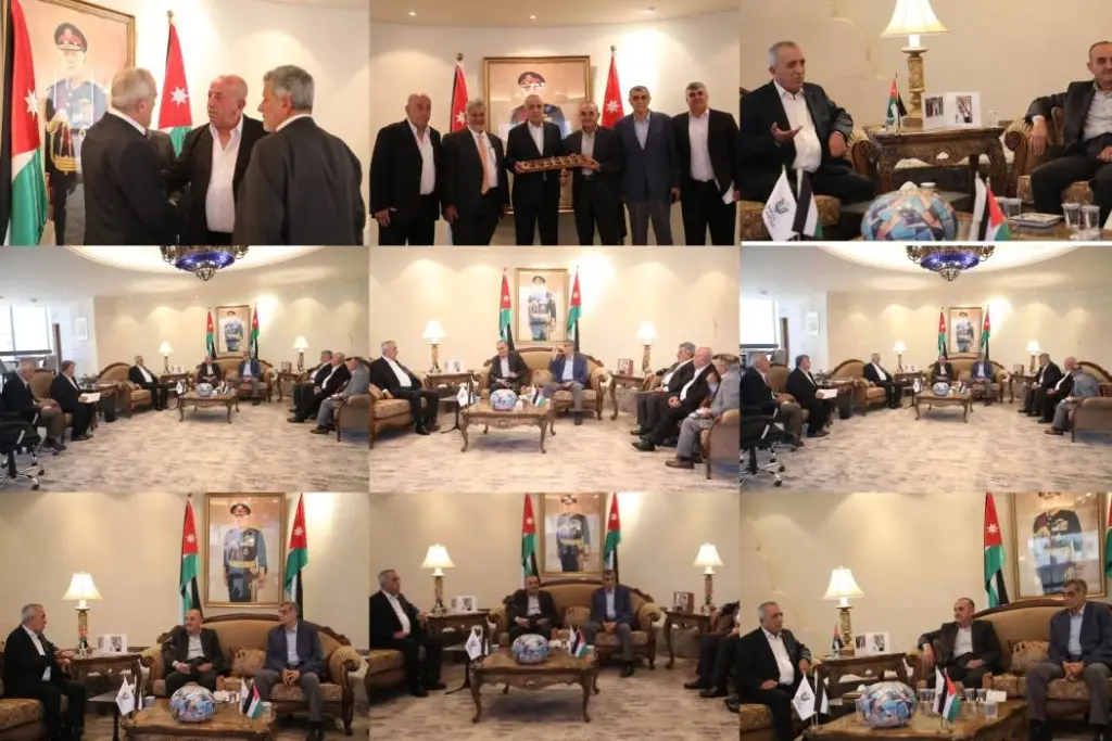 وزير الثقافة يستقل عددًا من أبناء السلط قاموا بترميم بيوت تراثية