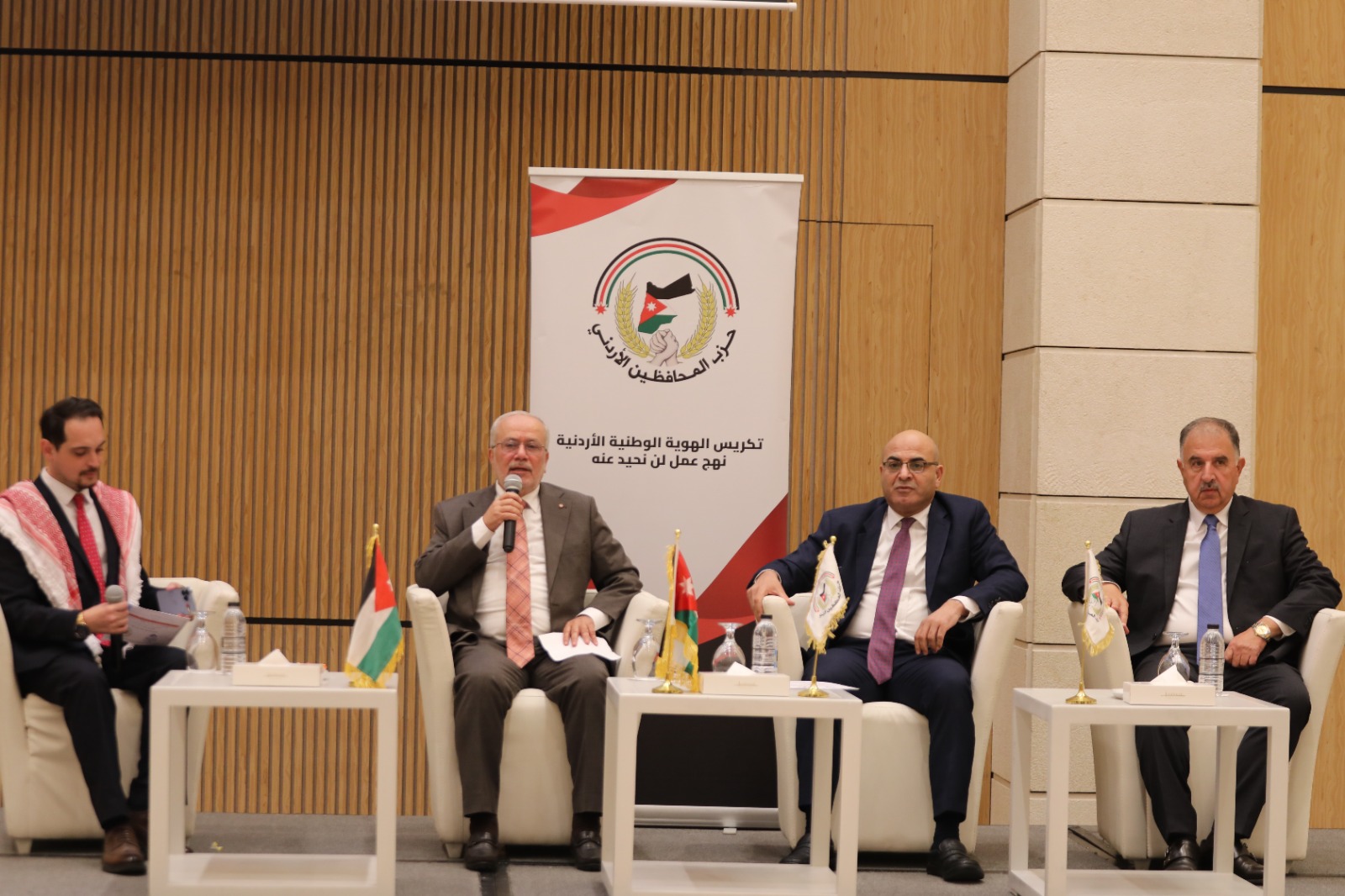 العودات يرعى إشهار الأكاديمية الحزبية لحزب المحافظين الأردني