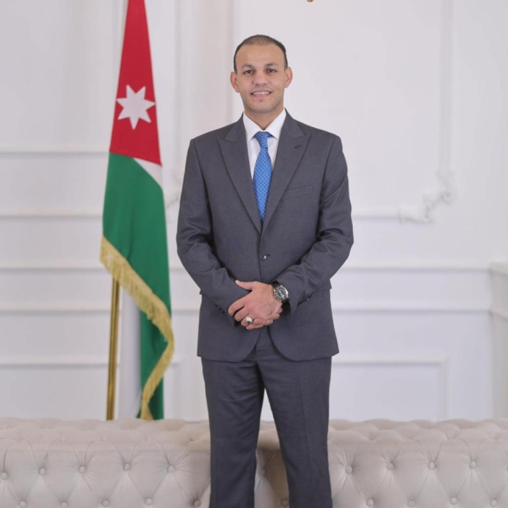 القيسي يهنيء لؤي الشخاتره بمناسبة زفافه المبارك