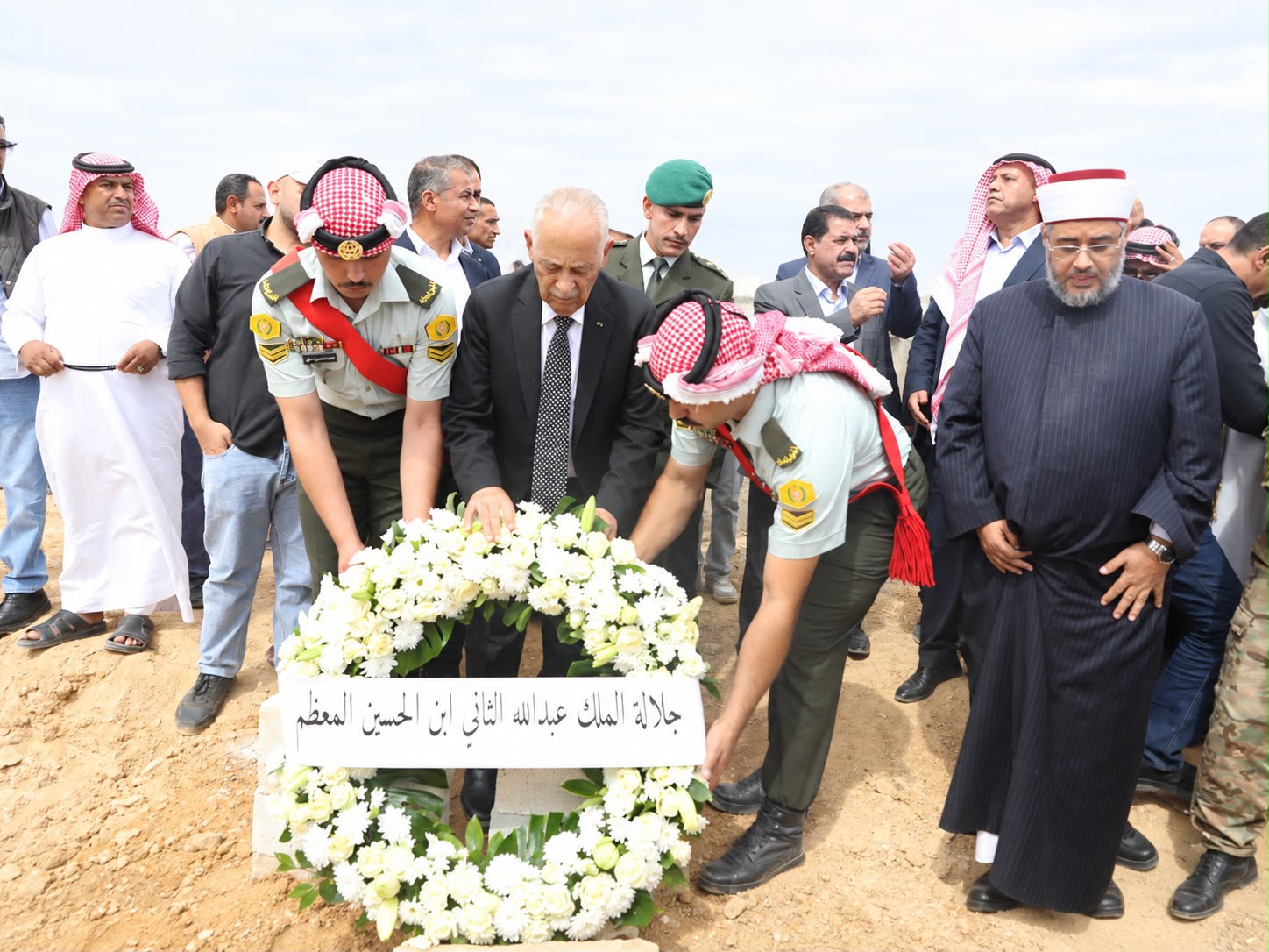 العيسوي يشارك في تشييع جثمان المرحوم سلامة الحجايا