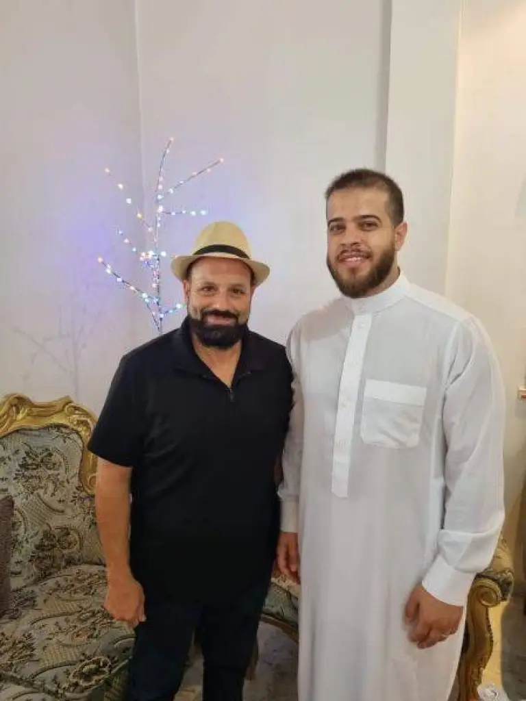 بالفيديو : امريكي يشهر إسلامه في الأردن