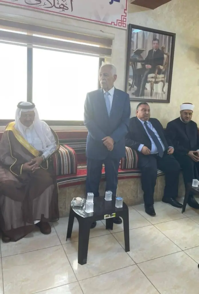 مندوبا عن الملك وولي العهد..العيسوي يعزي عشيرتي الحسبان والعبداللات*