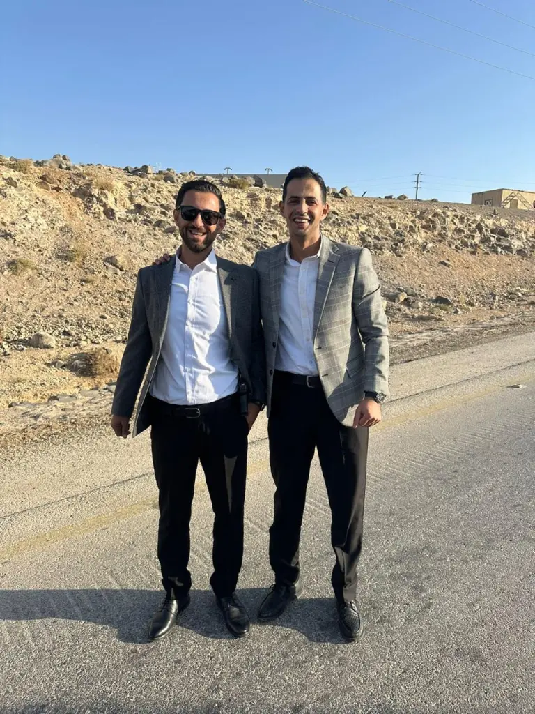 محمد القيسي يهنئ محمد غالب الشخاتره  بمناسبه زفافه المبارك
