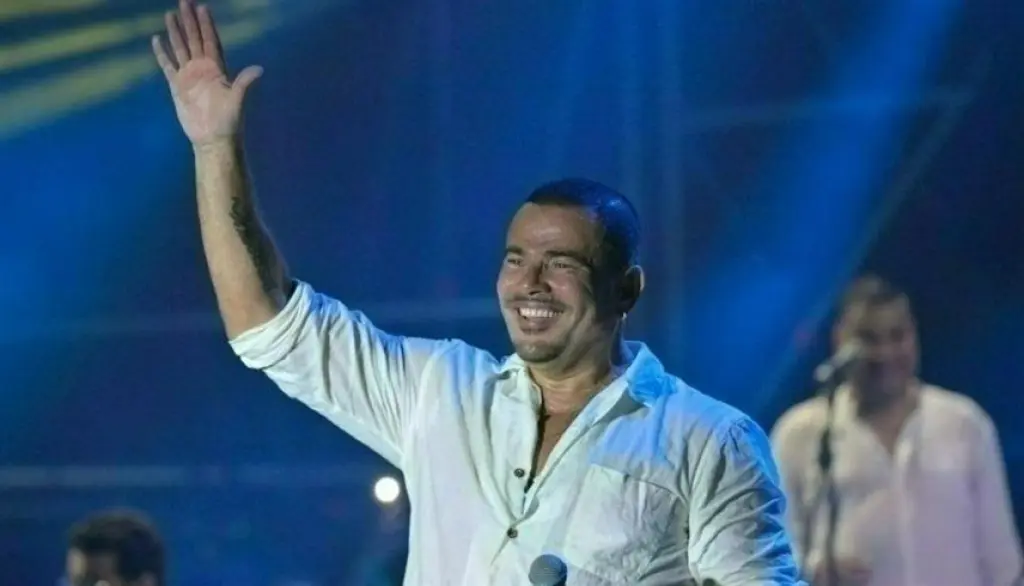 بعد غياب 12 عاماً..عمرو دياب يشعل الأجواء في لبنان