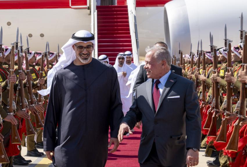 الملك يستقبل ولي عهد ابوظبي قبيل إطلاق مشروع سكة الحديد