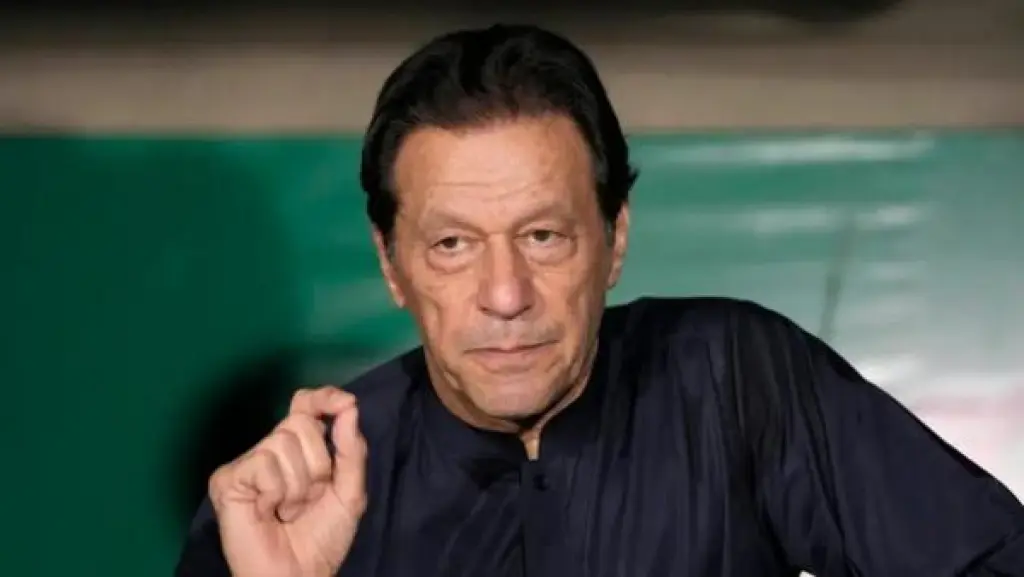 بعد فحوص طبية بالمستشفى .. إعادة عمران خان للسجن