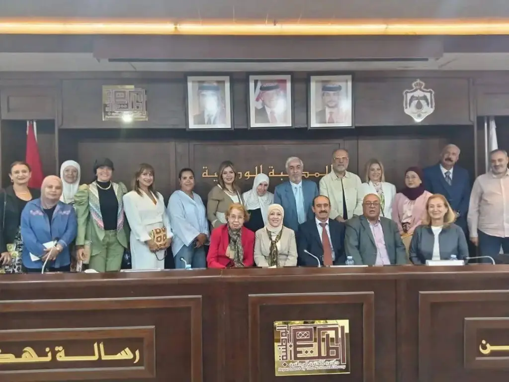 اشهار ديوان شعر للشاعرة مها العتوم بعنوان  امرأة الوقت
