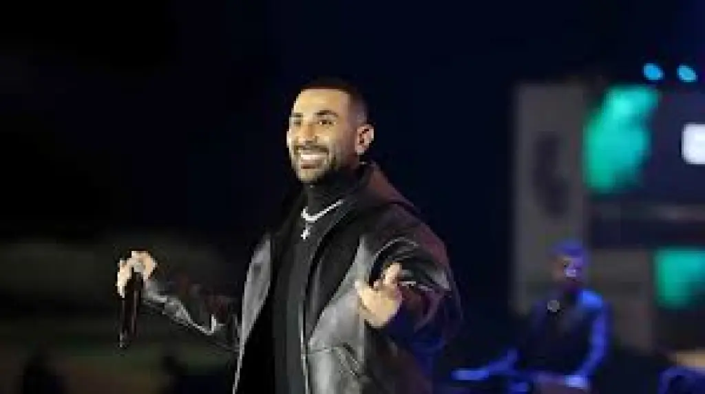 هل يتعمد أحمد سعد إثارة الجدل بملابسه؟