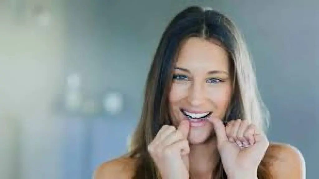 ما علاقة خيط تنظيف الأسنان بالسكتة الدماغية؟