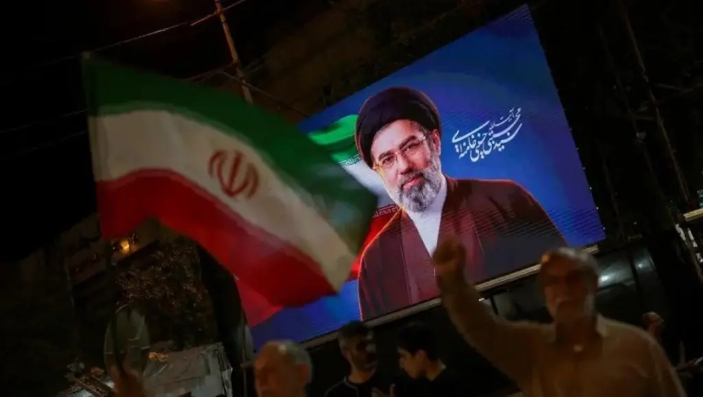 مستشار خامنئي: إيران لن تفتح مضيق هرمز طالما بقي ترامب ونتنياهو في السلطة