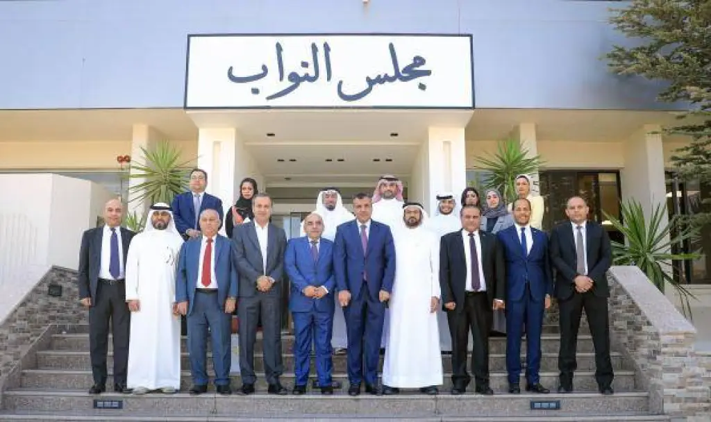 الغويري يلتقي وفداً من مجلس الشورى البحرين