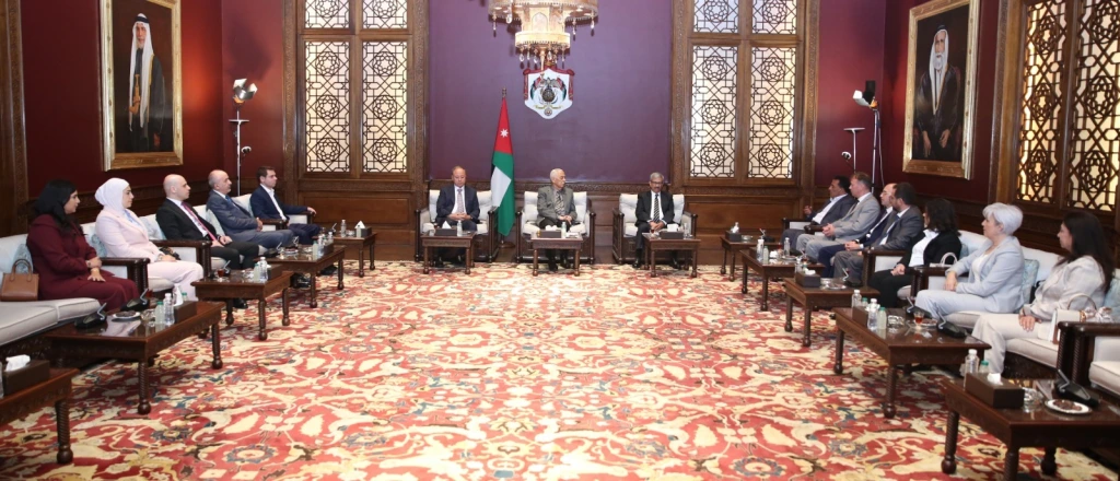 رئيس الديوان الملكي يستقبل الفريق الطبي الذي أعاد زراعة قدم مواطن مصري بترت بحادث بحري