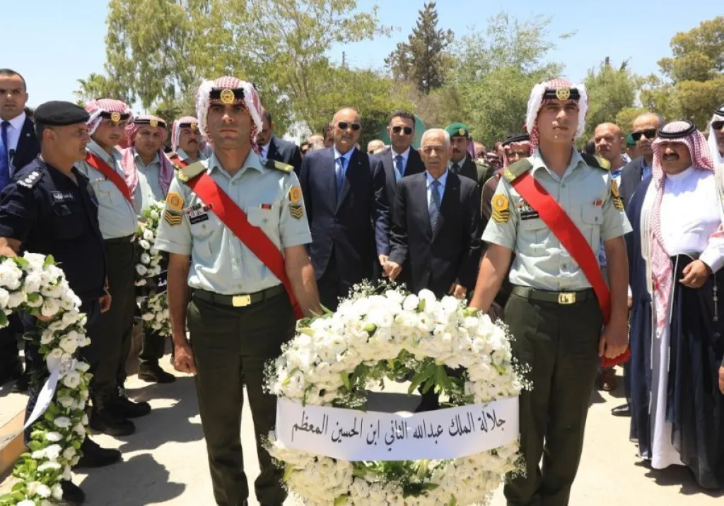 مندوبا عن الملك وولي العهد.. العيسوي يعزي عشيرة الحنيطي  بحضور رئيسي الحكومه  و النواب ، ومسؤولين ( صور)