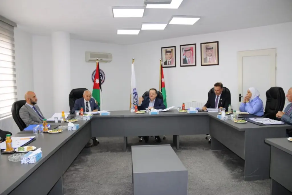 مجلس أمناء جامعة إربد الأهلية يَعقد أولى جلساته للعام الجامعي 2026/2027