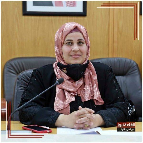 النائب الغرابلي ، تطالب بموظفات جمارك للتفتيش على معابر العقبة الجمركية