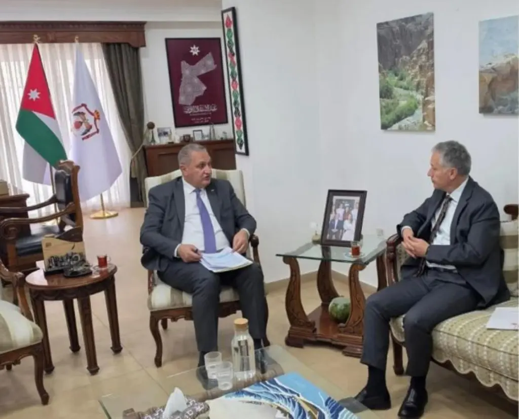 وزير البيئة يبحث مع السفير التركي سبل تعزيز التعاون الثنائي