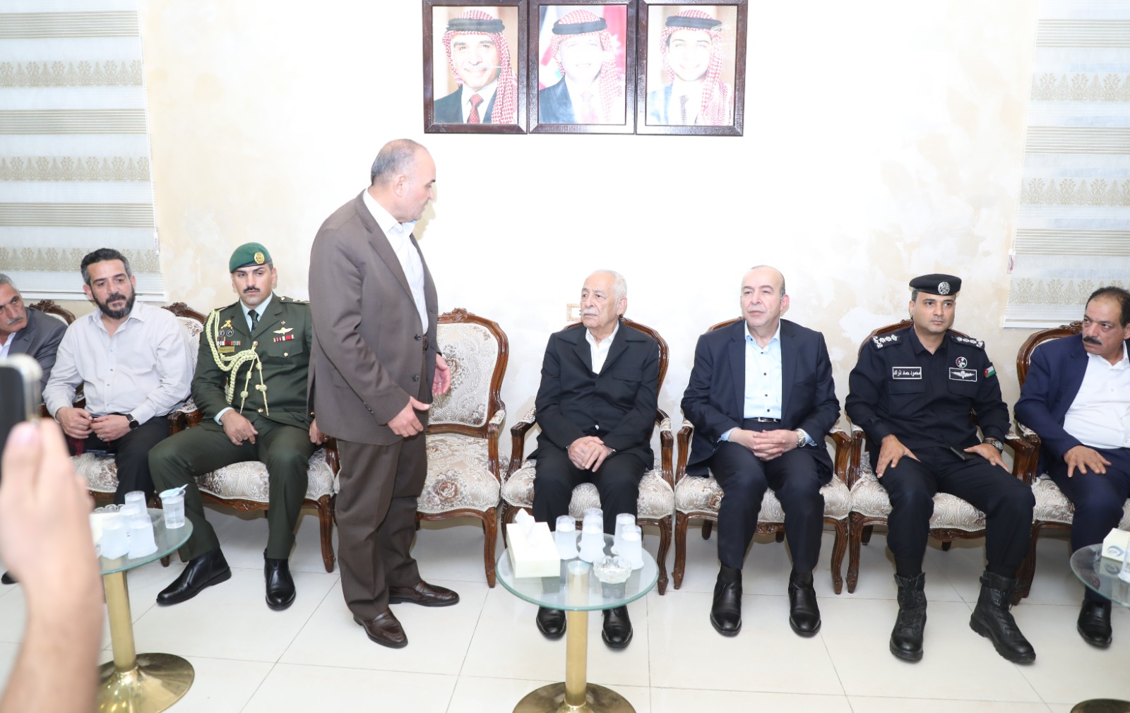 مندوبا عن الملك وولي العهد.. العيسوي يعزي عشيرة الوشاح