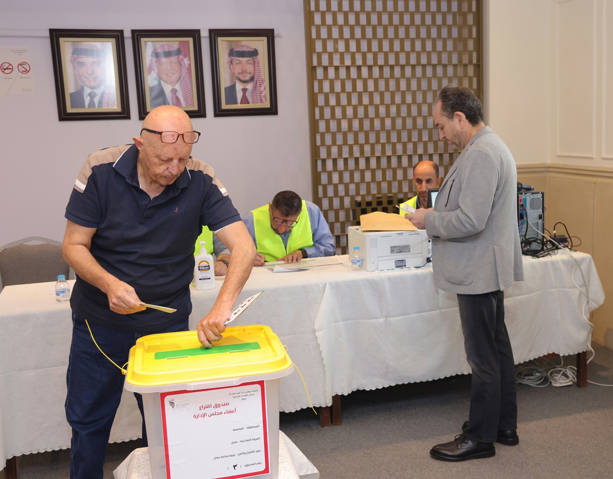 بدء الاقتراع في انتخابات صناعة عمان بعد إكتمال النصاب القانوني
