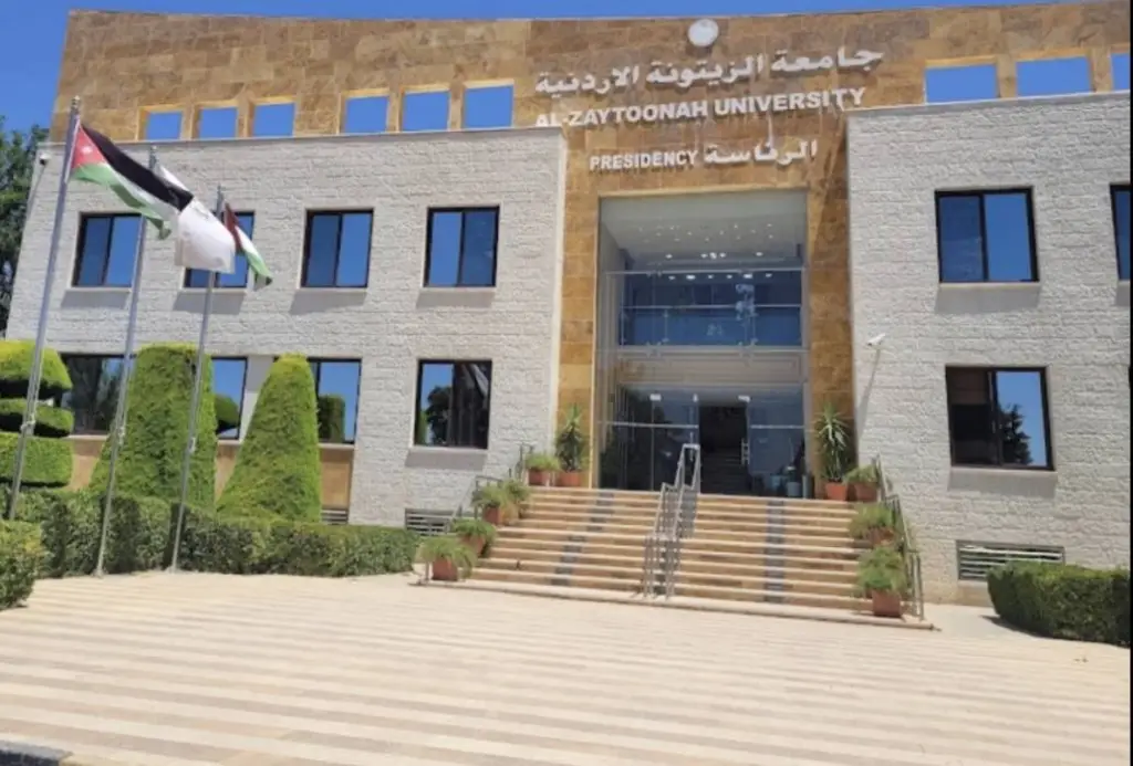 رجل الأعمال فراس الحربي وعائلته يهنئون أبنتهم الدكتوره الاء الحربي بتعيينها عضو هيئة تدريس في جامعة الزيتونه