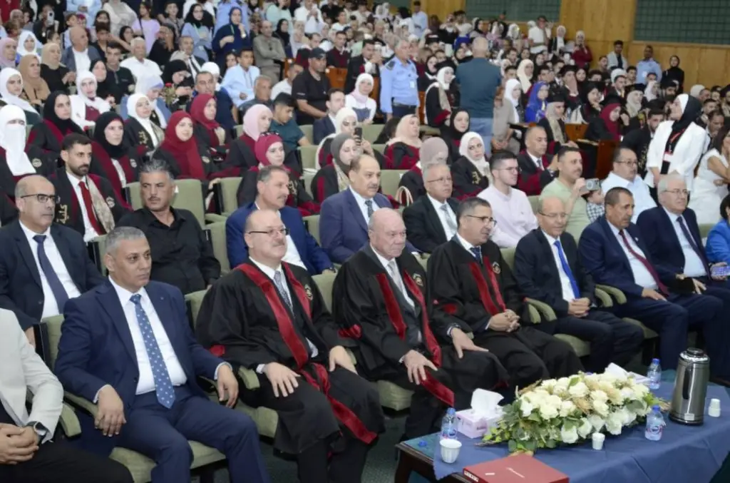 رئيس مجلس الأعيان يرعى حفل تخريج طلبة كلية توليدو الأهلية في إربد