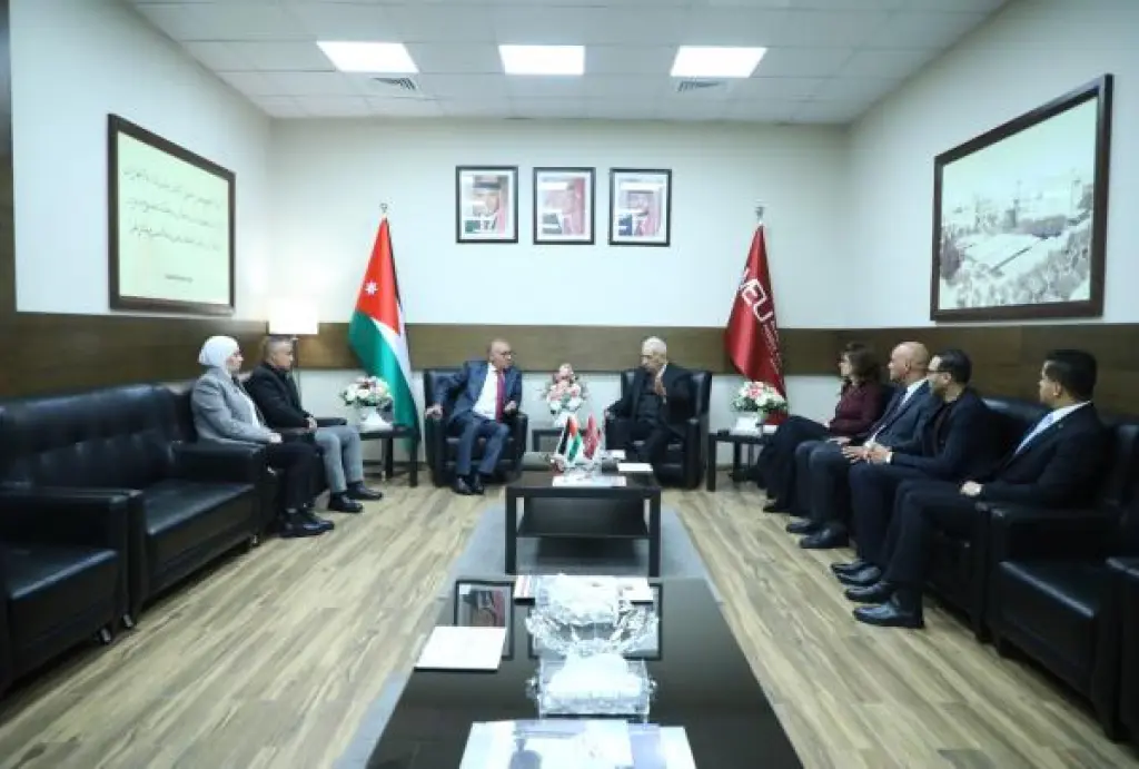 اتفاقية تعاون بين جامعة الشرق الأوسط ومؤسسة الإذاعة والتلفزيون