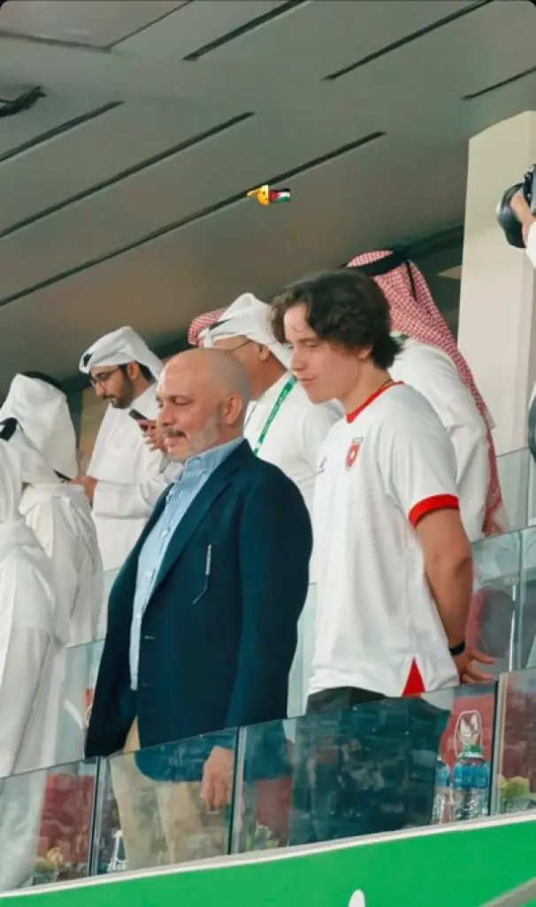 الأمير هاشم يشجع النشامى بين الجماهير الأردنية في قطر