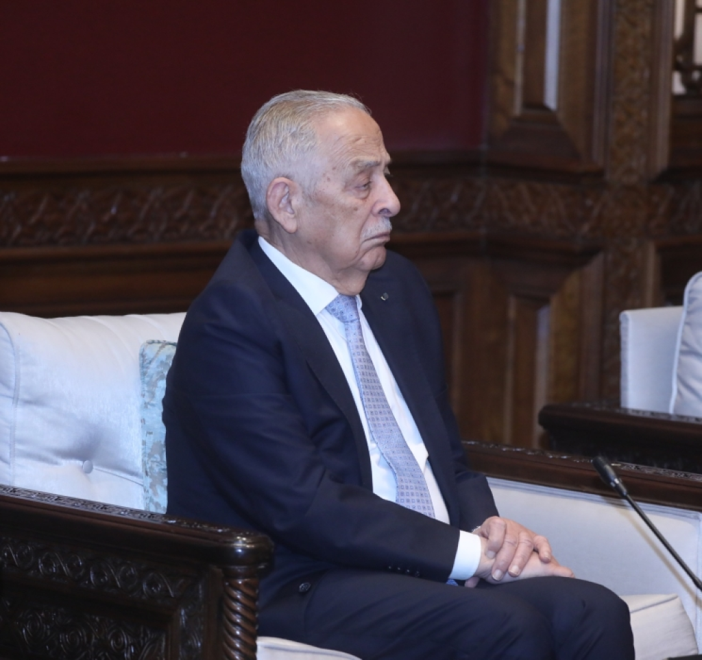 *العيسوي ينقل تمنيات الملك وولي العهد بالشفاء للفريقين المتقاعدين السرحان والكردي*