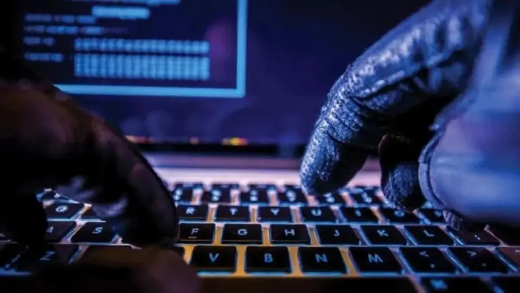 إسبانيا تعتقل قائد مجموعة قرصنة عمره 16 عاما