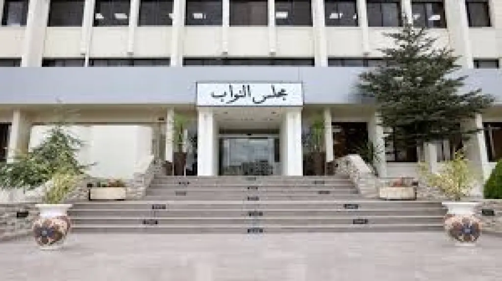 دائم النواب: لا تعيينات جديدة ولا استحداث لوظائف في المجلس