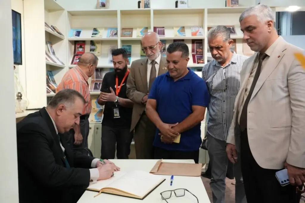السفير العراقي لدى المملكة يزور معرض عمان الدولي للكتاب