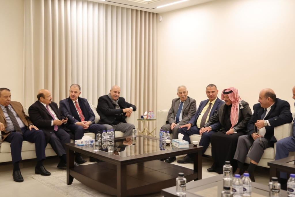 آل السخن - ديرابان يكرّمون رئيس الديوان الملكي
