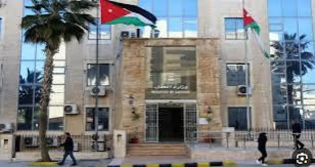 القطامين يوجه بوضع خطة لضمان التزام المنشآت بتوفير الحضانات