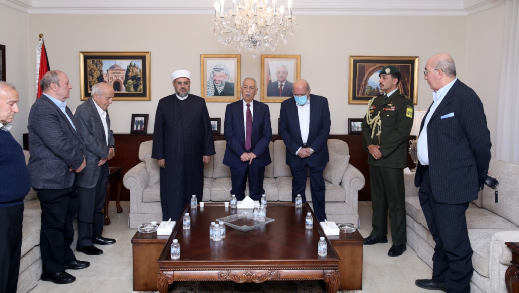 مندوبا عن الملك وولي العهد.. العيسوي يعزي بوفاة شقيقة سفير دولة فلسطين