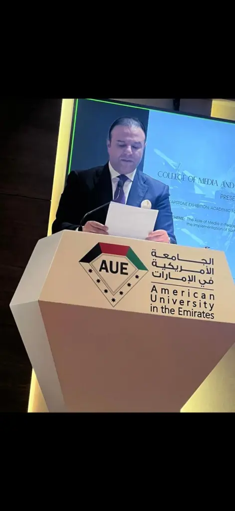 الجامعة الأمريكية في الإمارات تكرّم رامي المناصير بعد إلقائه محاضرة بعنوان “السلام والخوارزميات”