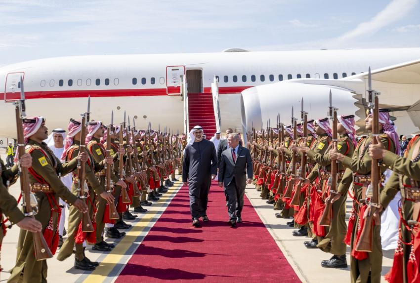 الملك يستقبل ولي عهد ابوظبي قبيل إطلاق مشروع سكة الحديد