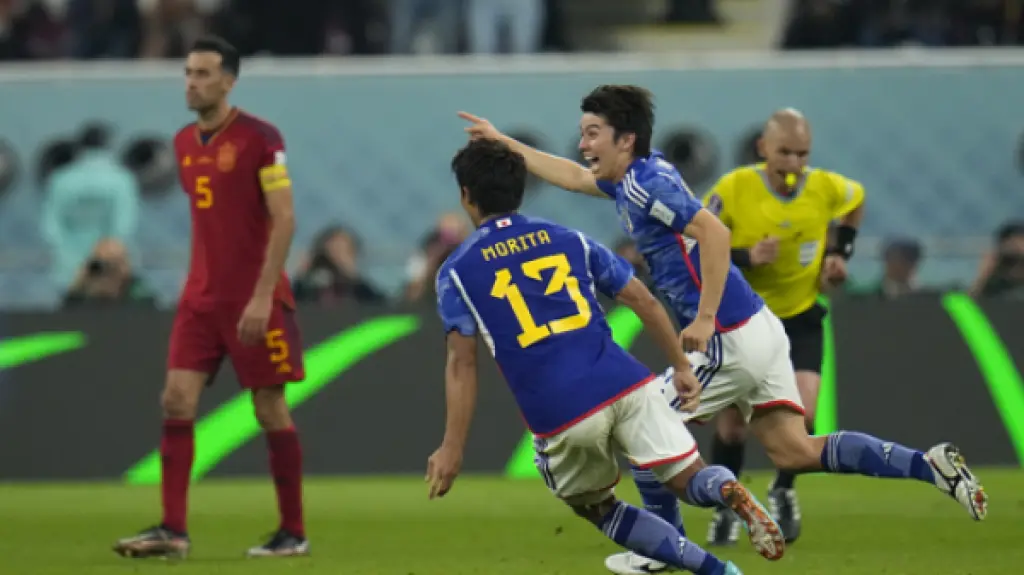قائد منتخب إسبانيا يرد على أنباء تعمد لاروخا الخسارة أمام اليابان