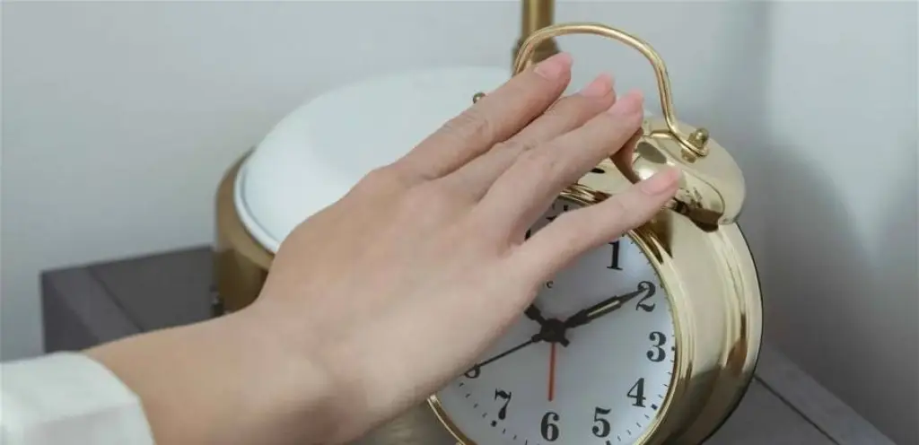 تأثيرات خطيرة.. لماذا يجب عليك التوقف عن استخدام المنبه؟