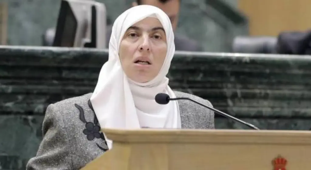 النائب طهبوب تطالب بكشف تفاصيل منح مشروع الناقل الوطني