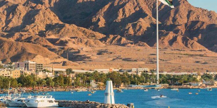 النائبان الرياطي والنمور يطالبان بمحاسبة المسؤولين عن نشر صور شبه عارية على شاشات دعائية