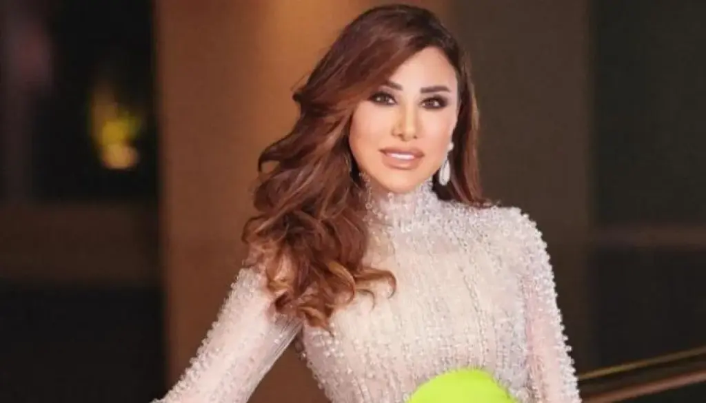 «مقصرين بحقنا».. نجوى كرم تمازح الرجال في حفل دبي (فيديو)